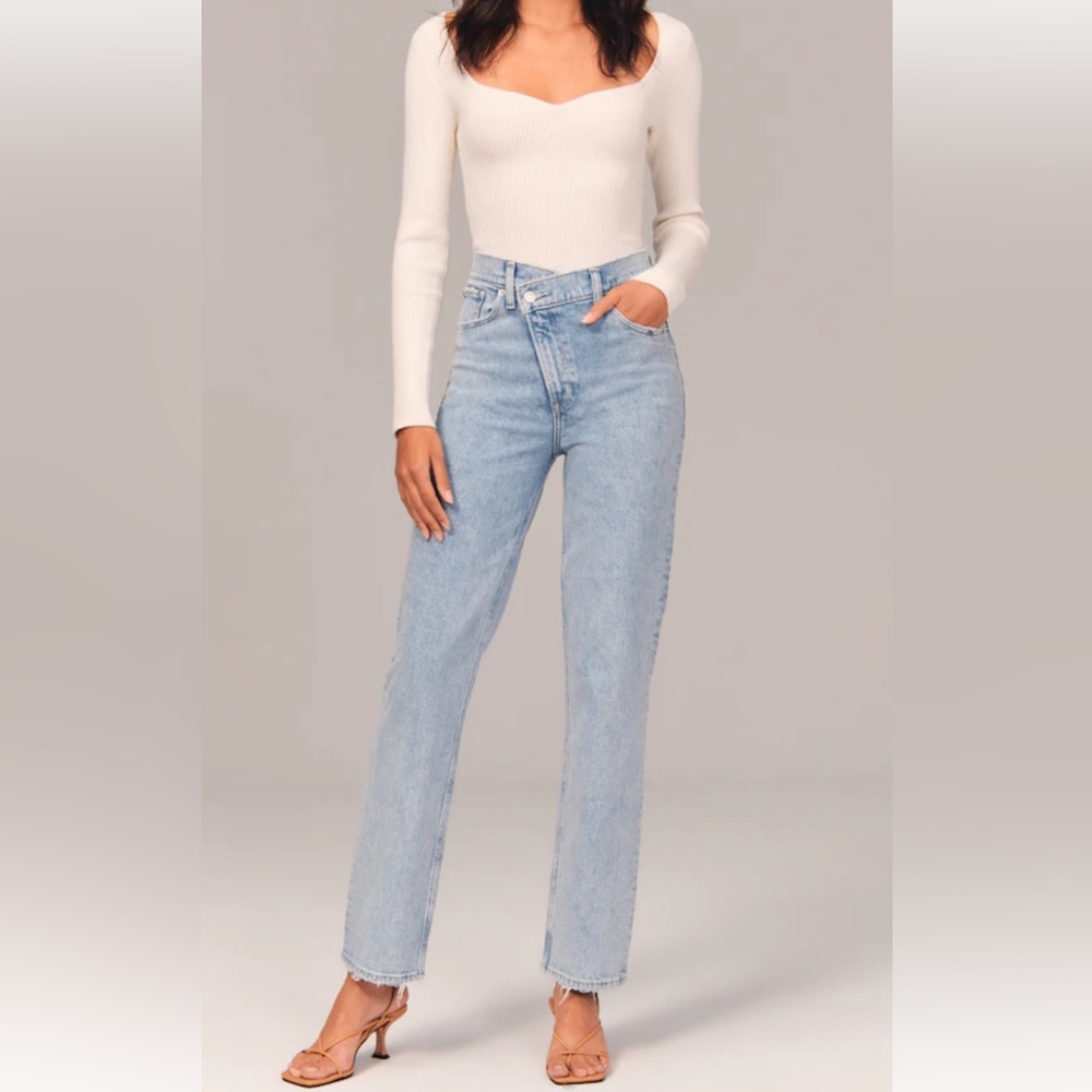 abercrombie Women's Ultra High Rise 90s Straight Jean
